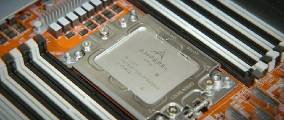 "AMD宣布未来三年内将在AmpereOne-3芯片上推出256核处理器，支持最新一代的PCIe 6.0和DDR5技术。"