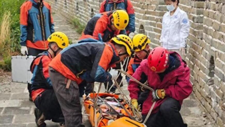 多人在火车站遭遇雷击，专家教你如何正确应对和互救