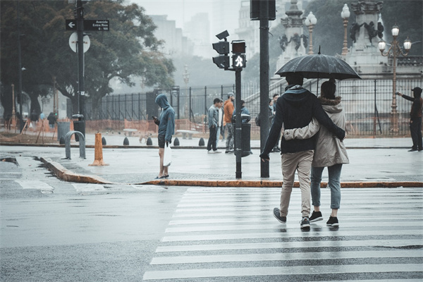 雨水预示着未来冒险的可能性，是吉兆还是凶兆？