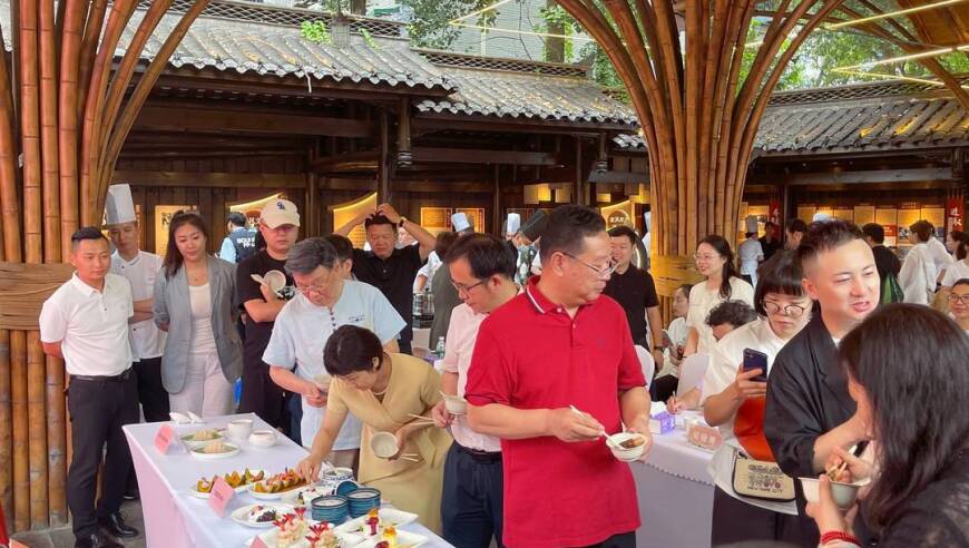 【国内首份月子餐专家共识发布】：新手妈妈必备月子膳食指南

月子饮食，一份专业建议 - 国内首份月子餐专家共识发布