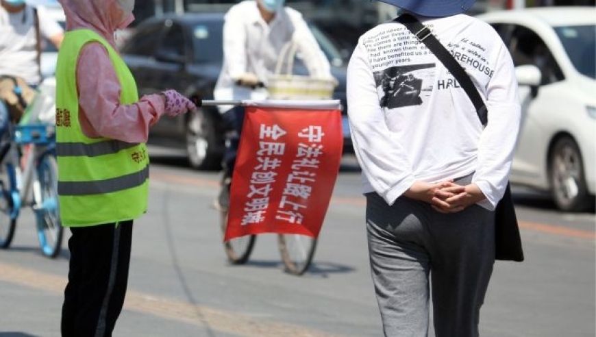 夏季喝水与西瓜食用：权威解答，掌握生活小窍门！