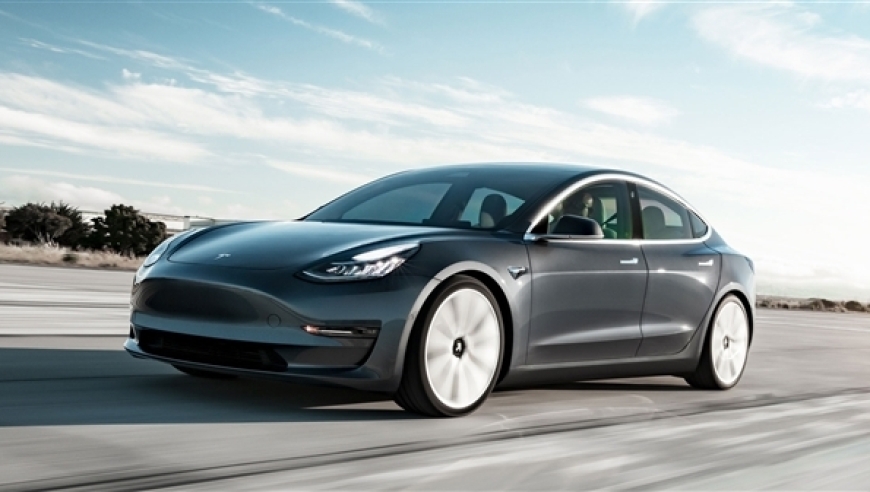 特斯拉Model 3车主吐槽车险价格一路飙升，由7千涨至2.2万