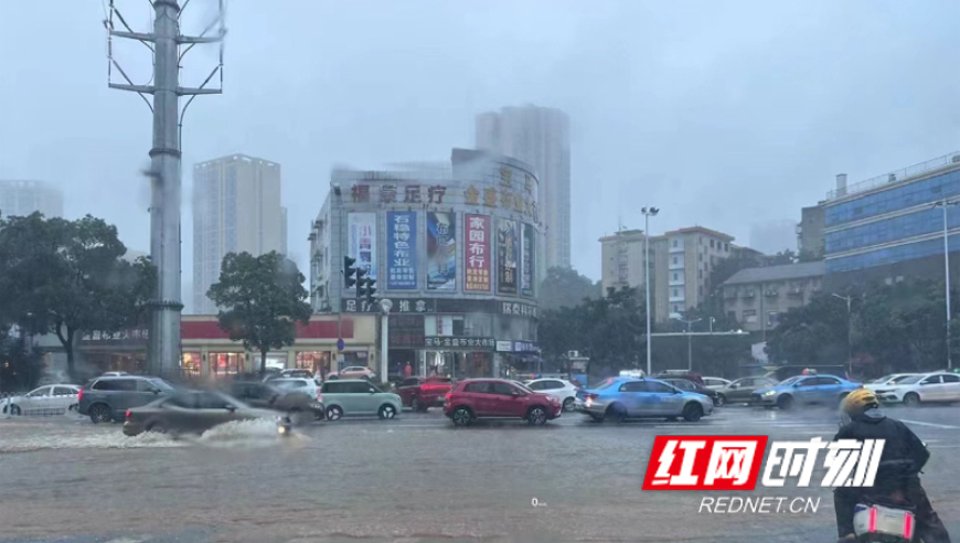 暴雨冲击，‘水泡车’险情如何处理？

暴雨中的‘水泡车’损失，保险公司有何保障?