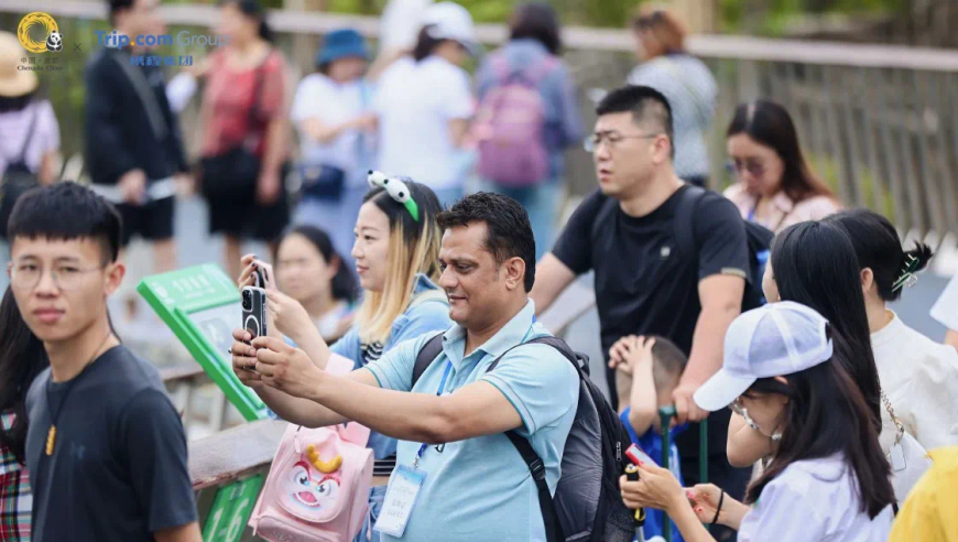 成都是国际旅游热门城市，中国游客国庆期间在四川的沉浸式旅行指南