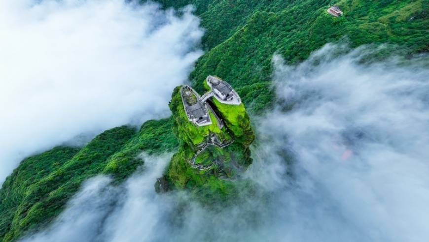 贵州扩大旅游优惠政策，五折通行费引众多游客狂欢夏日出游