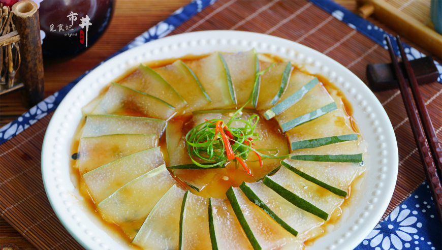 夏季饮食建议：天热时，吃一豆两肉三瓜更合适

或者

夏季必备：这些食物帮你对抗炎热天气