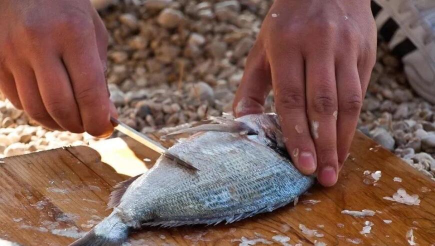 神奇82岁大爷脚上的「食肉菌」害死他，防范饮食安全需注意

优化后的82岁大爷脚上的「食肉菌」真可怕，日常要做好防护措施避免感染！