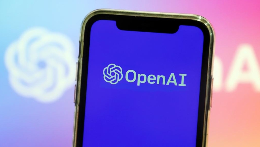 OpenAI首席技术官：确保数据安全是首要任务，暂不考虑产品的优先级

这样的表述更加清晰地传达了主要信息，即在保证数据安全的前提下，开放AI的团队并没有完全忽视产品的优先级。同时，也没有提及关于团队解散的信息，保持了整体语义的一致性。