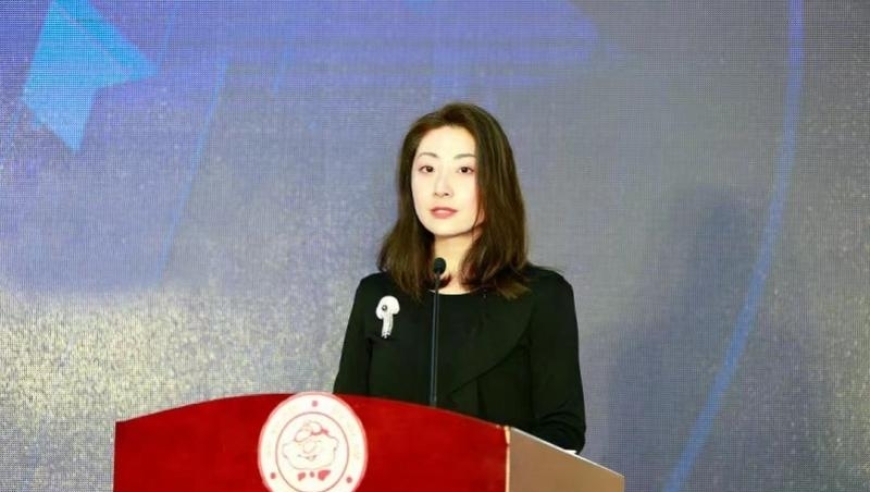 宗馥莉辞去娃哈哈董事长职务引发争议，舆论漩涡不断扩大