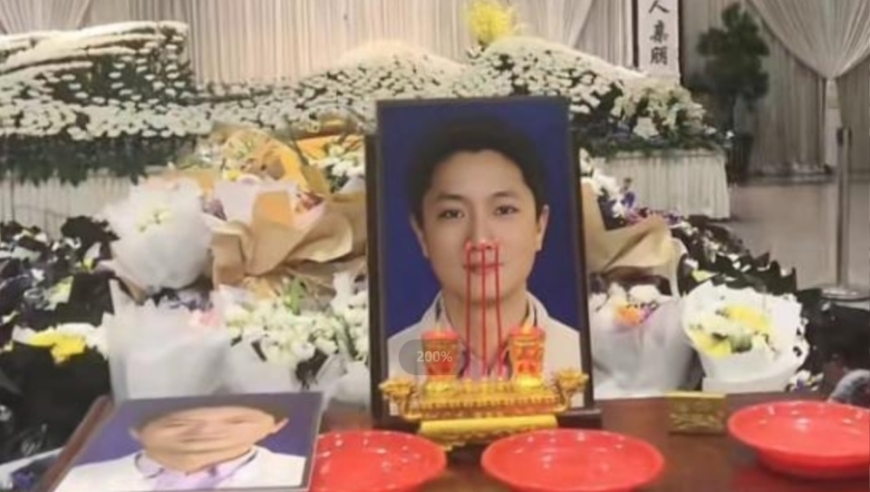 李晟医生去世后留下独特遗产：鲜花环绕的灵堂照和家人信息曝光