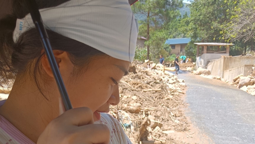 郴州资兴三孩妈妈带刚出生宝宝回家，路通了立即带回家让老人们看到