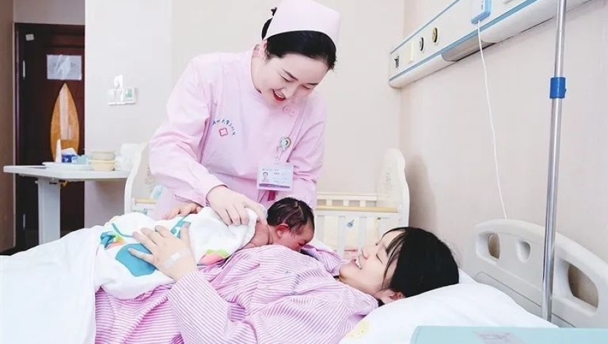 母乳喂养第一小时的关键时刻：从经验分享到专业解读