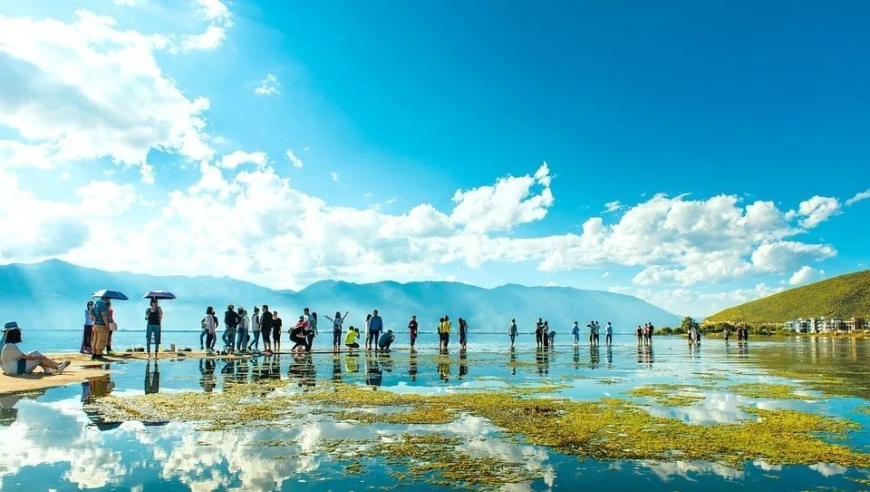 革新年轻群体的旅游体验：揭秘新一代爆款旅游项目的新逻辑