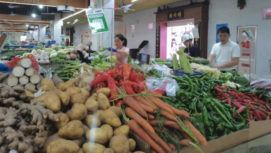 多地菜价普遍上涨，农户收益仍未显著增加，食品摊贩无奈感慨