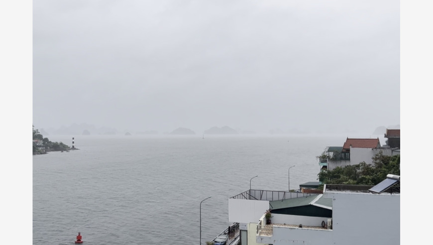 越南东北部遭遇台风，大范围降雨致交通中断