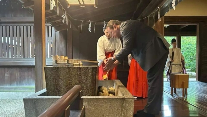 乌克兰驻日大使现身靖国神社“拜鬼”，这一拜送走了乌克兰外长