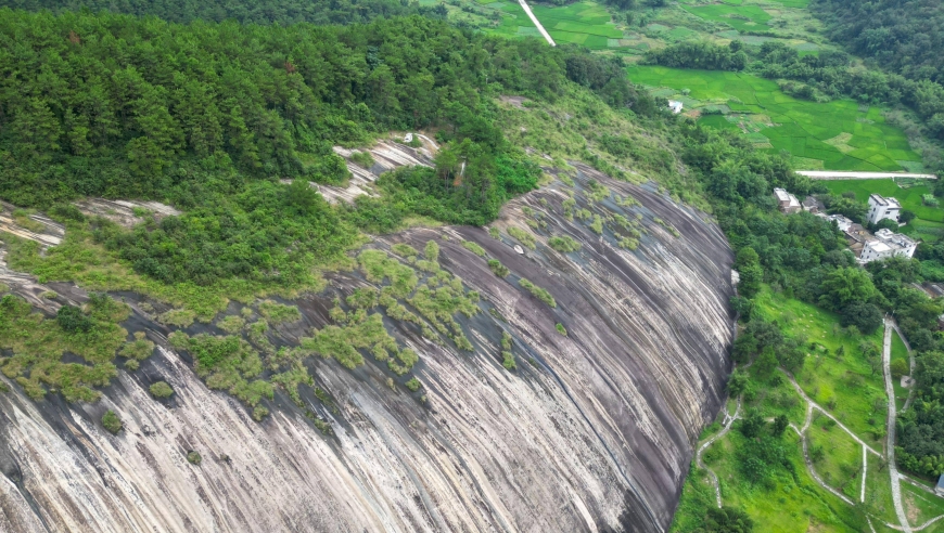 走进封开龙山：探秘钟乳石世界的神奇之旅