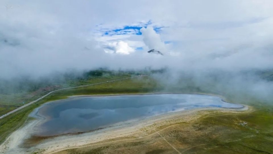 然乌湖：浓缩藏族文化与自然景观的独特体验