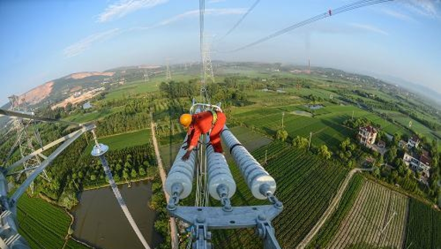 美国老旧电网挑战AI算力：中国高压输电走廊需学习借鉴