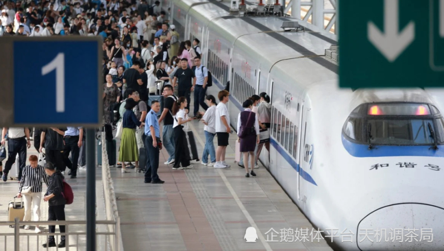 港媒解读：中国经济复苏新动向，国外媒体关注中国的黄金周旅游市场