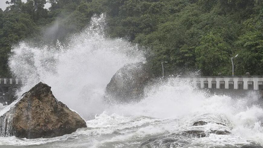 山陀儿登陆！引发大规模停电和伤亡事件，多个地区电网中断，飞往灾区的航班遭风暴阻航