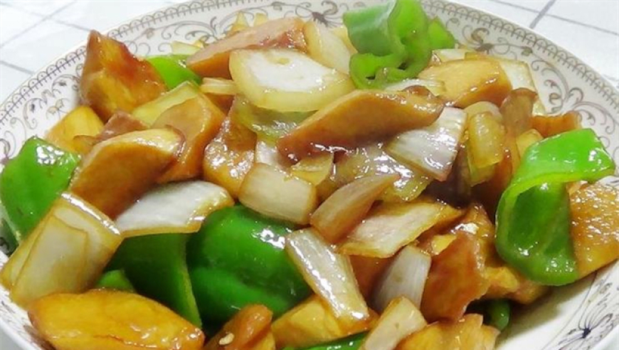 杏鲍菇美味可口的三种烹饪方法：酱油、辣椒和蒜末快速上桌