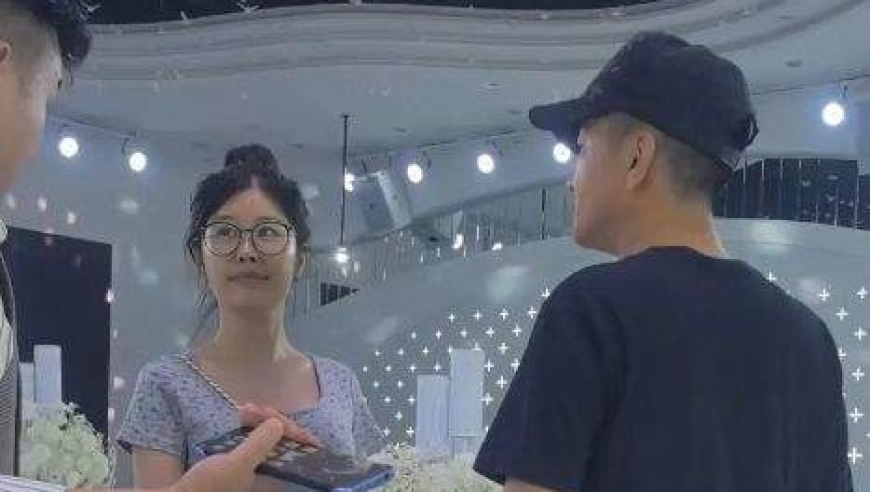 41岁李嘉明婚后再次陷入纷争：娇妻疑婚姻破裂，引发网友担忧