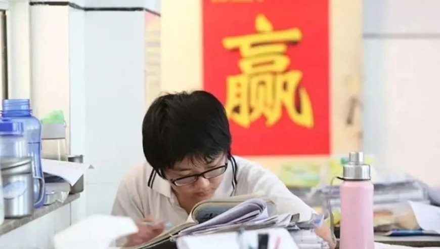 学生投诉学校国庆补课变应考培训，家长支持学生诉求！坚决维护教育权益!