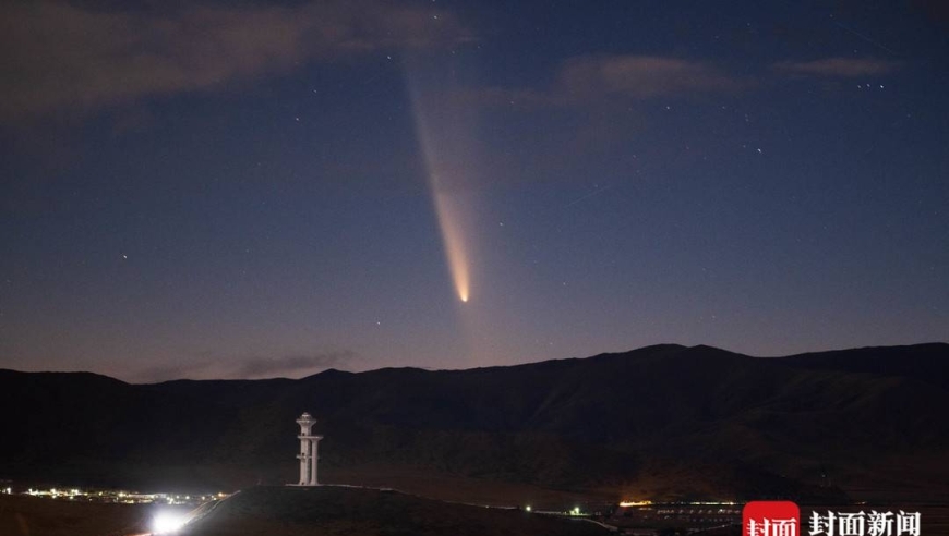 六万年一遇的彗星闪耀照亮世界，独家图片集带你领略未知的美丽