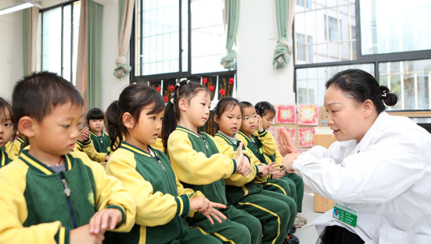 全球洗手日：萌娃学习‘七步洗手法’，知识与趣味并存