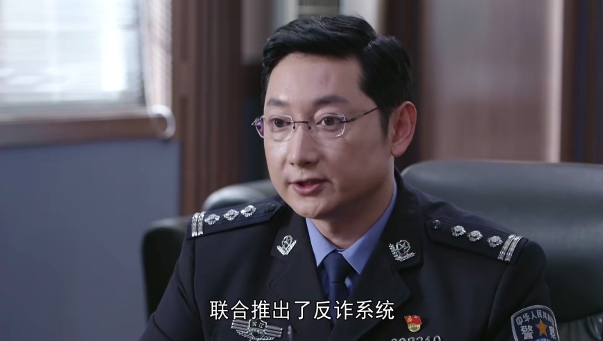 【他在《人民警察》里是大龄剩男，戏外却是事业婚姻双丰收，还把老婆宠成公主】：成功人生的精彩瞬间