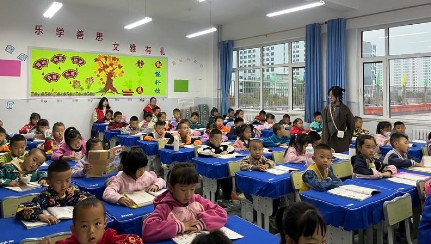 新区第八小学：携手家长共创，砥砺梦想之旅——新入学家长开放日活动