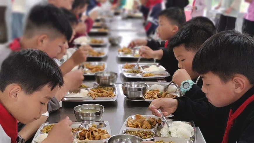 金沙县西洛街道白果小学：点亮农村孩子的求知之路

或

白果小学：以优质教育资源满足农村孩子需求

或

西部洛街道白果小学：实现教育公平与高质量并行发展