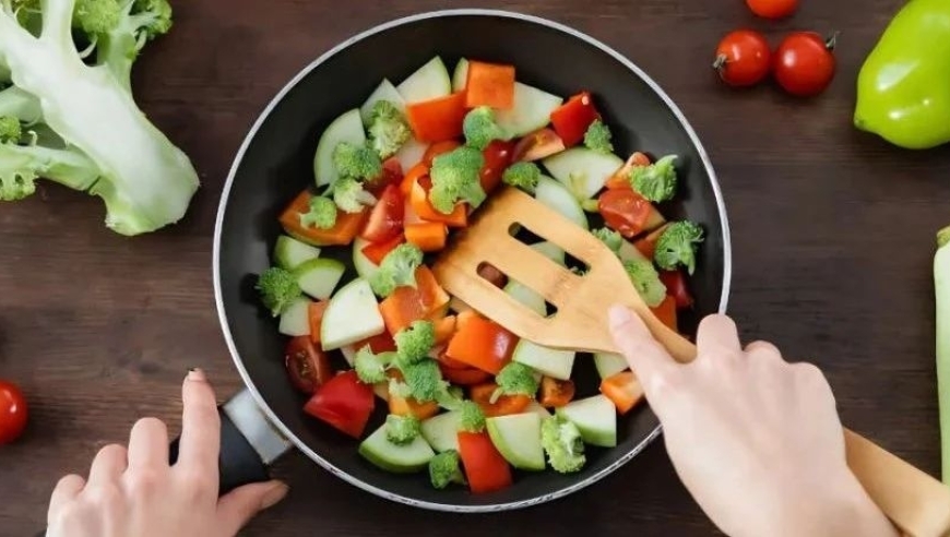 摄入清淡饮食，增强抵抗力，让你远离疲劳的困扰