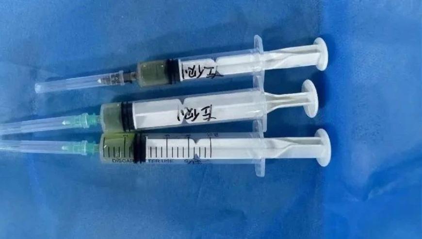 44岁女性发热突然升高：为何在体温高峰期间停止使用药物，身体有哪些反应?