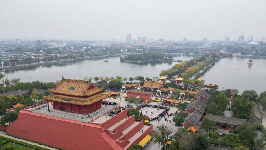 开封菊花文化节：漫步龙亭美景，尽享百万菊花魅力与皇家马术盛宴