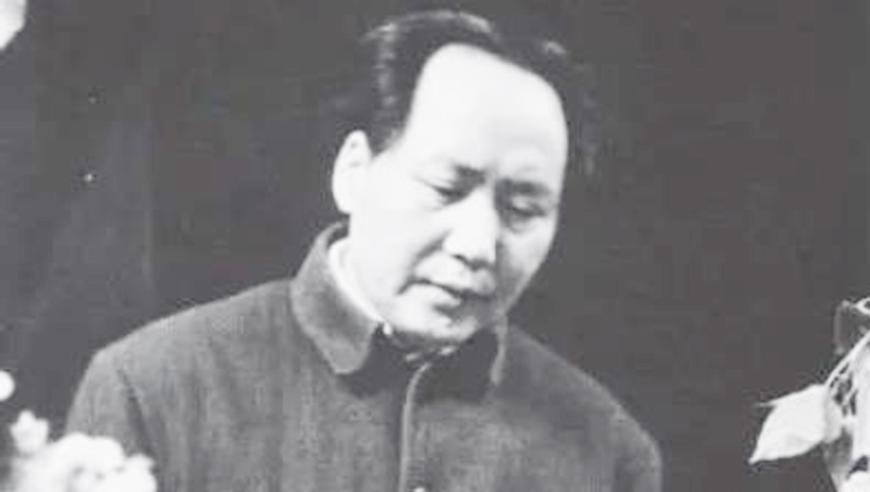 1955年1月，毛泽东罕见地喝下一杯酒——对革命的热情与决心展现