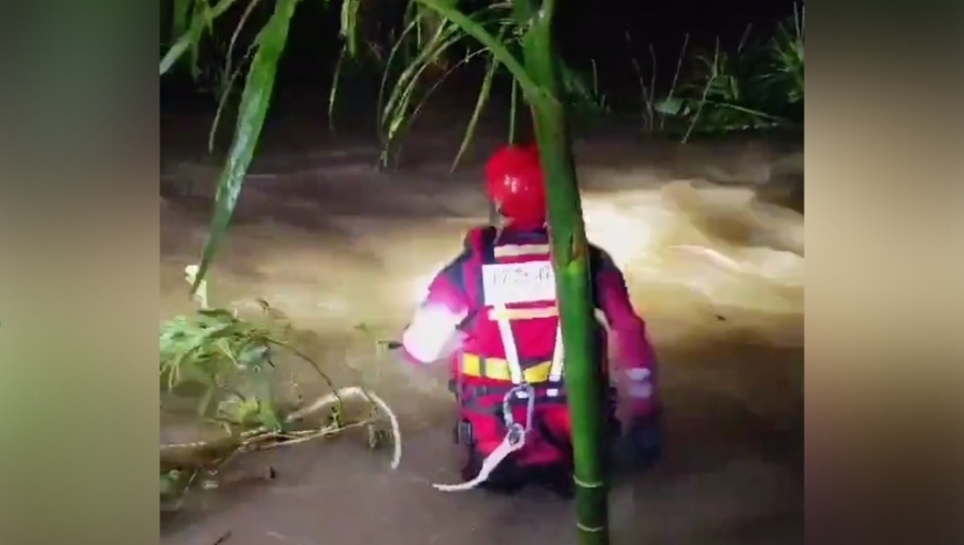 海南琼海一学校遭遇暴雨，母亲被水冲走溺亡，当地政府迅速作出回应