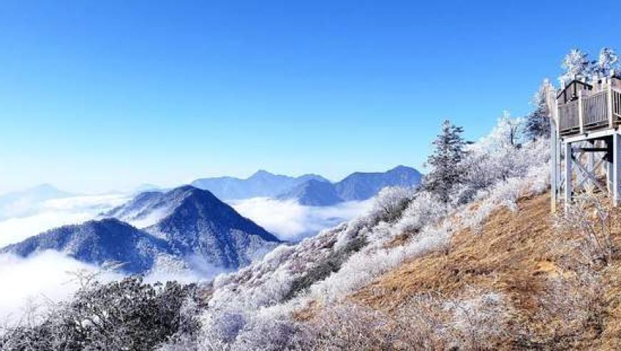 成都冷酷冬季冰川之约：大邑西岭雪山的户外仙境魅力尽收眼底