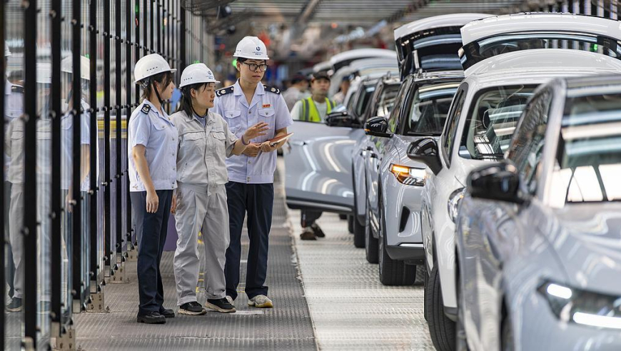 零跑乘风破浪，零跑销量刷新4万辆纪录；极氪和小米紧随其后，挑战行业创新高峰