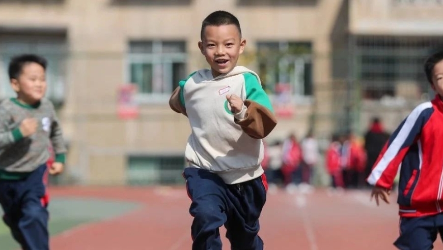 学习不仅仅是学业成绩的提升，更是价值观、社交技巧和生活能力的磨砺。让孩子在享受学校生活中获得更多乐趣——探讨为什么多给孩子们几个爱上学的理由。