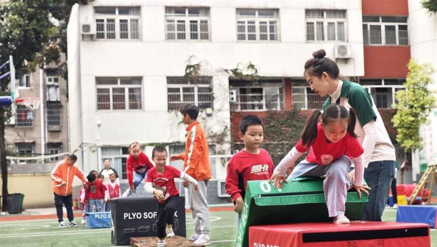 【亲子运动会】幼儿园邀请家长孩子齐上阵，打造健康的快乐童年