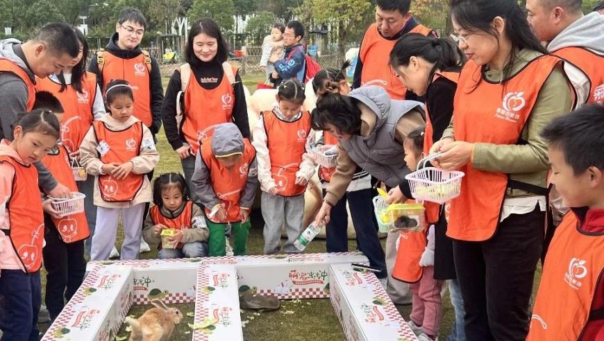 可爱小精灵陪伴下，孩子们在运动中尽享快乐