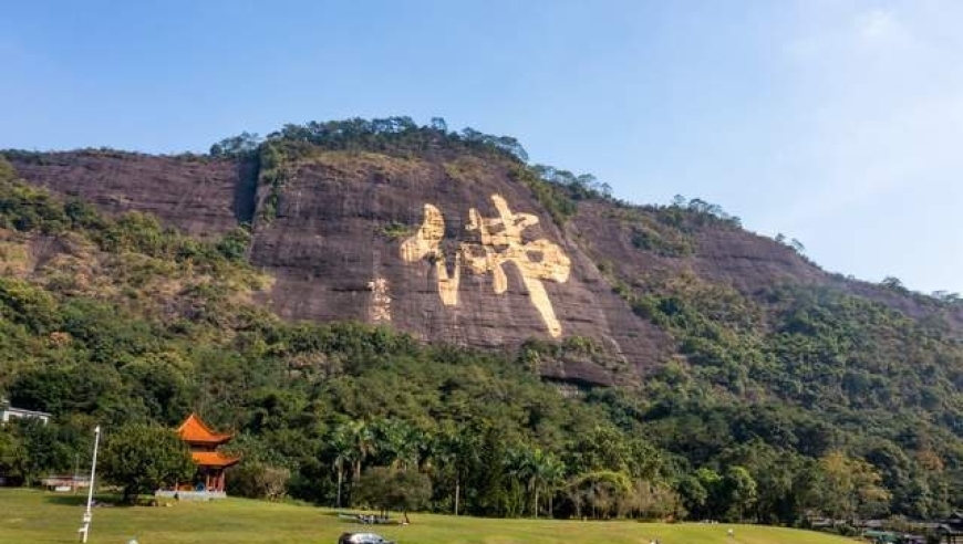 实拍玉林“人间仙境”，拥有世界最大的描金佛字，被称为摄影天堂