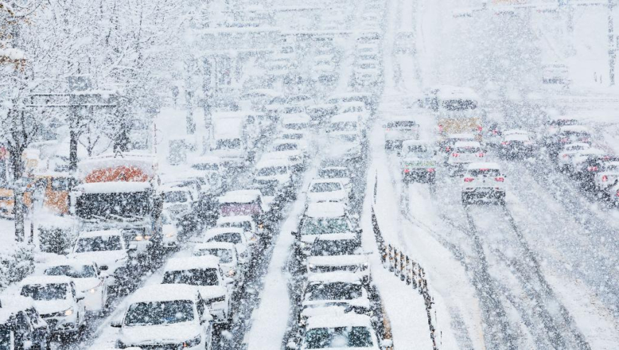 韩国迎来暴风雪，积雪超40厘米迫使大量航班取消