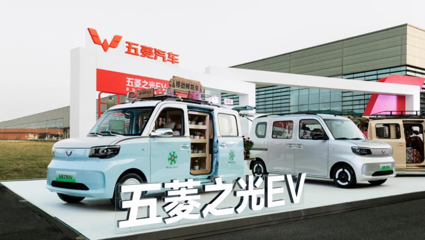 五菱之光 EV: 优雅侧滑门与无燃油版——带你领略更佳驾驶体验