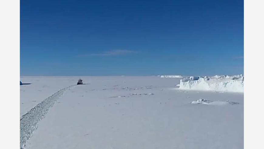 在极端天气中：‘雪龙兄弟’卸货的艰难历程