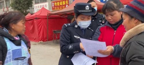 涉事女警被指卖淫遭村民炮轰：派出所负责人已暂停职务，事件调查仍在进行中

警方成功驱赶涉事女子至警车内，但村民持续挑衅且闹事：涉事女警已被停职，公安部门正全面调查此事