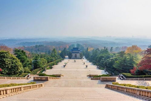 紫金山：深厚的历史底蕴与神秘的帝王陵寝之地