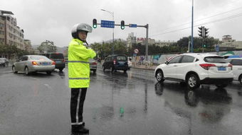 长沙南站候车厅遭暴雨侵袭，车站紧急道歉并提供补救措施